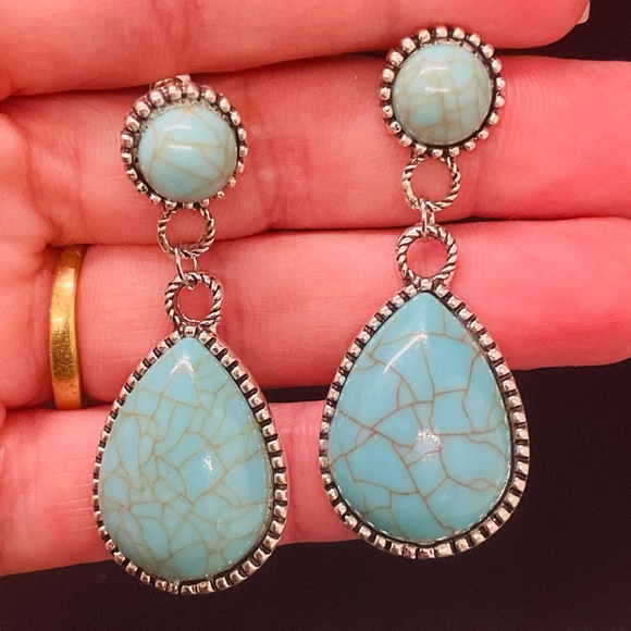 Jewelry - 3/$25 Turquoise Southwest Style Drop Earrings
